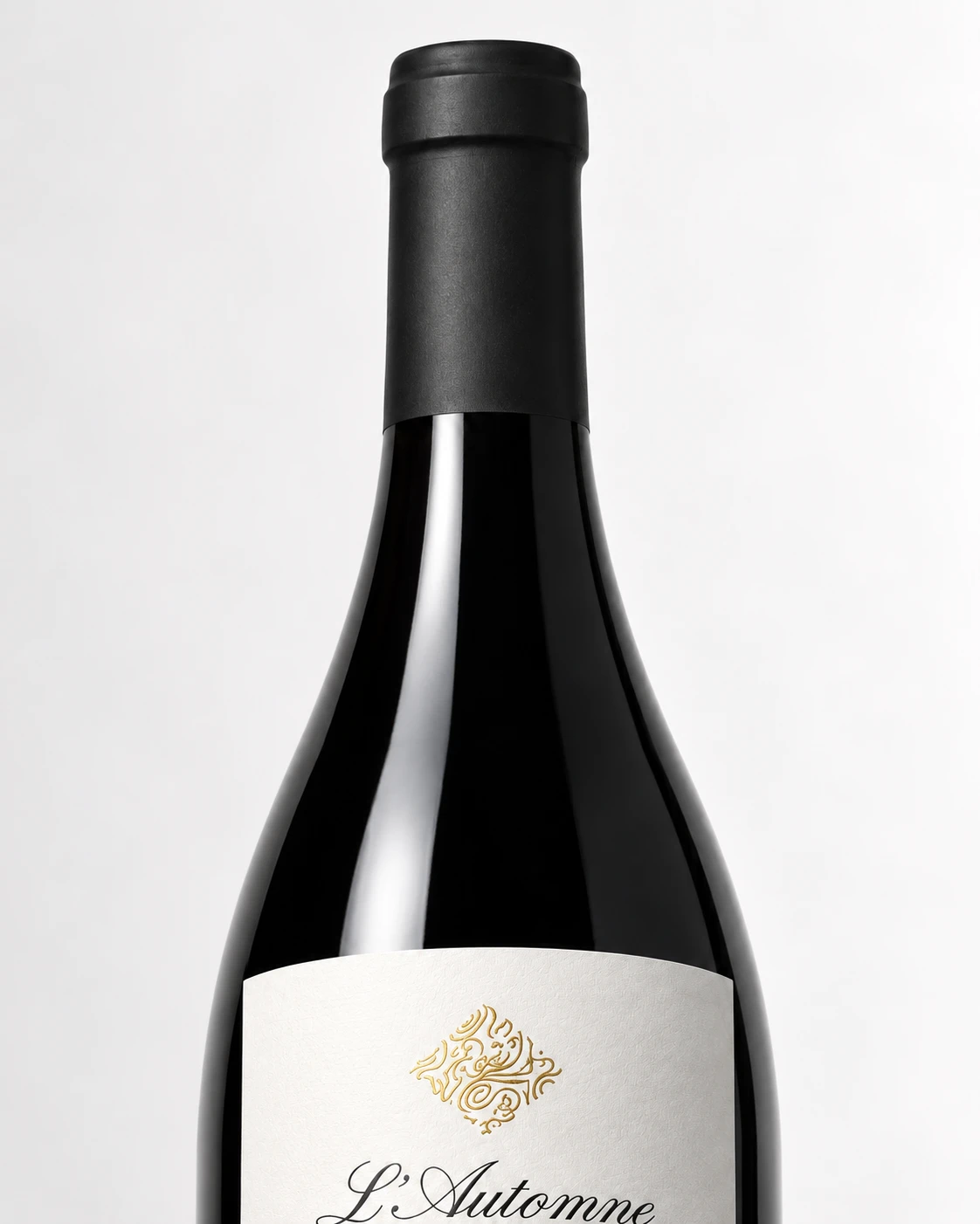 Détail du col, du verre et de l’étiquette L’Automne
