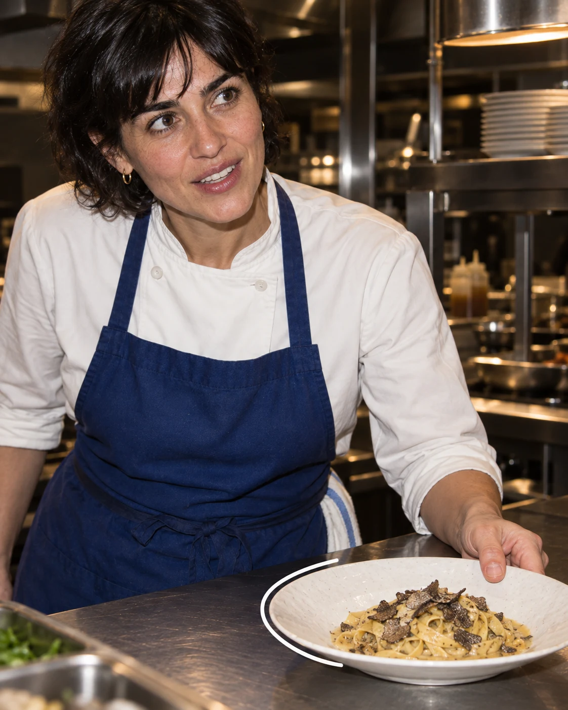 En cuisine, un plat de tagliatelles garni de lamelles de truffe